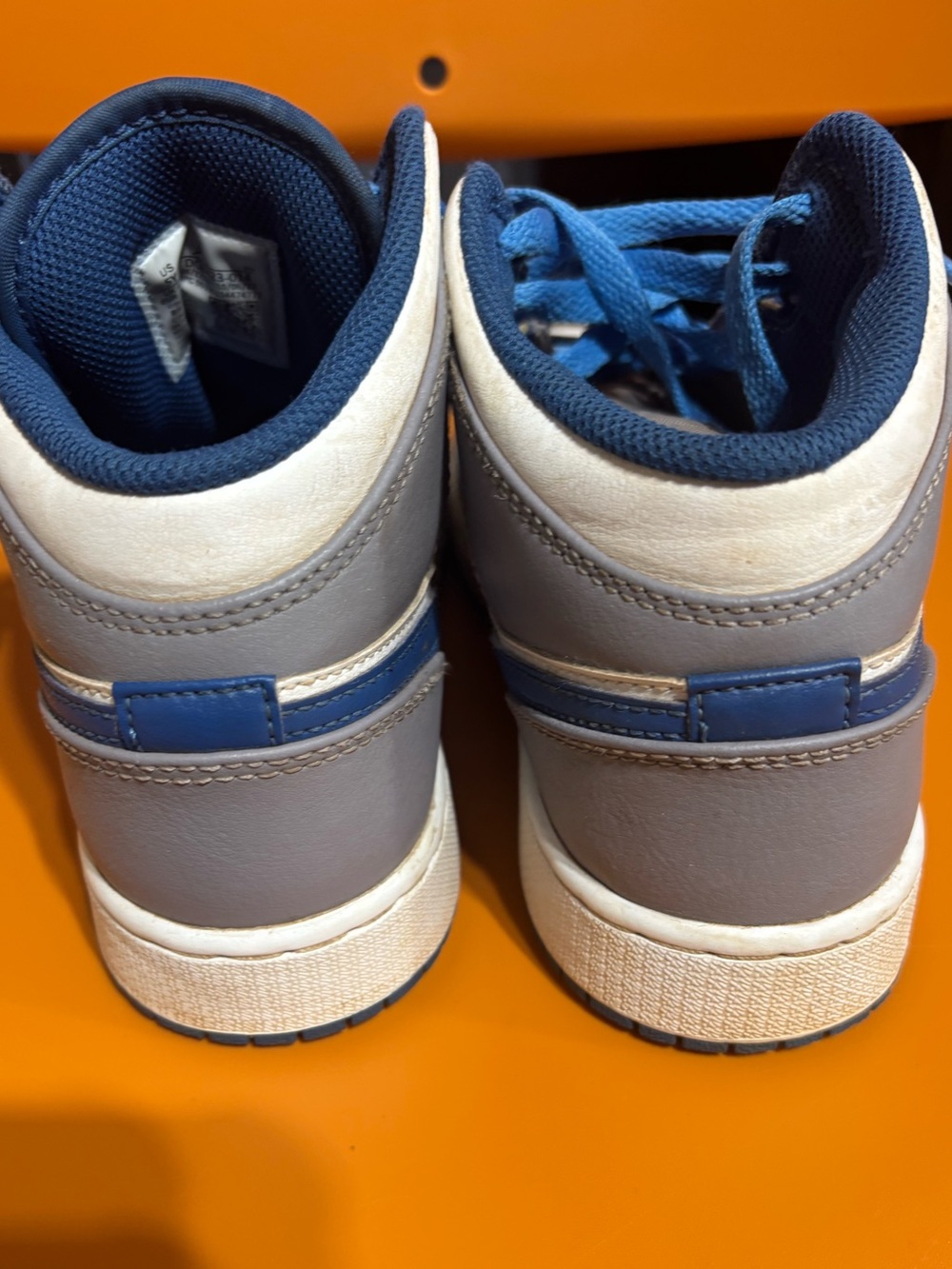 Nike Air Jordan 1 Mid GS Youth 5Y White Gray Blue High Top Sneakers DQ8423-014 - Picture 5 of 7